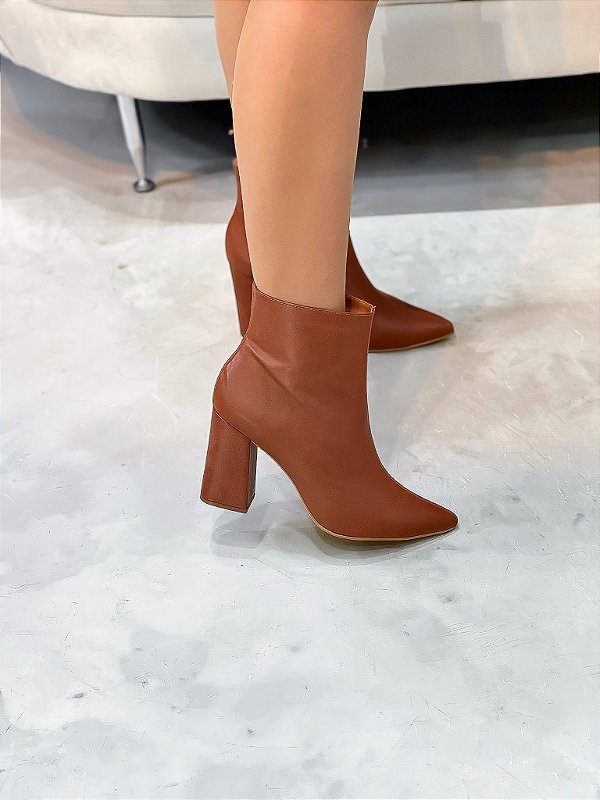 Bota Feminina Nanda Marrom