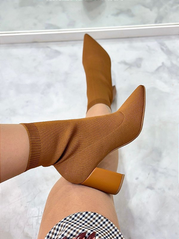 Bota Feminina Lilian em Meia Caramelo