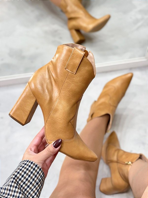 Bota Feminina Sabrina Wersten Palha Destroyed