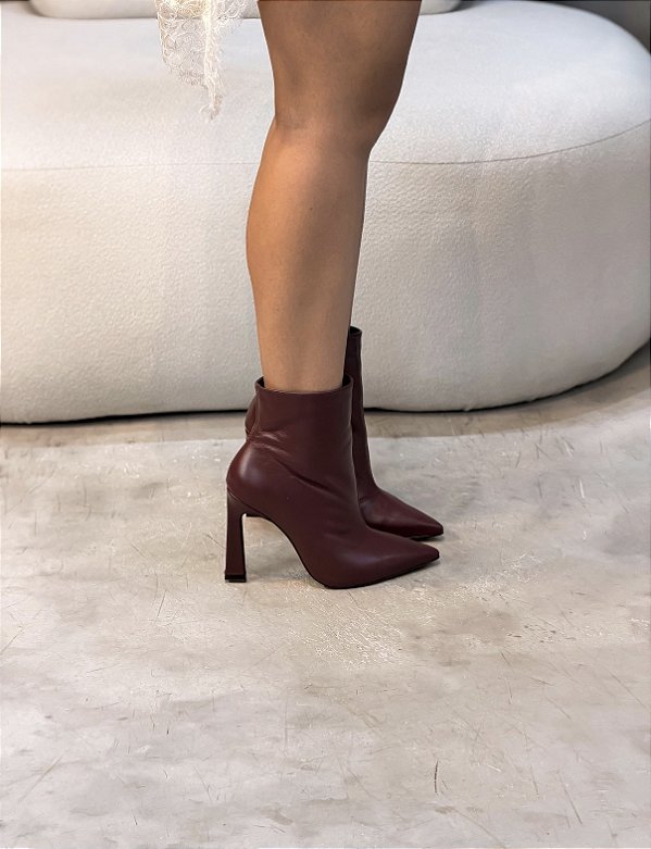 Bota Feminina Louise Cano Curto Vinho em Couro Legítimo