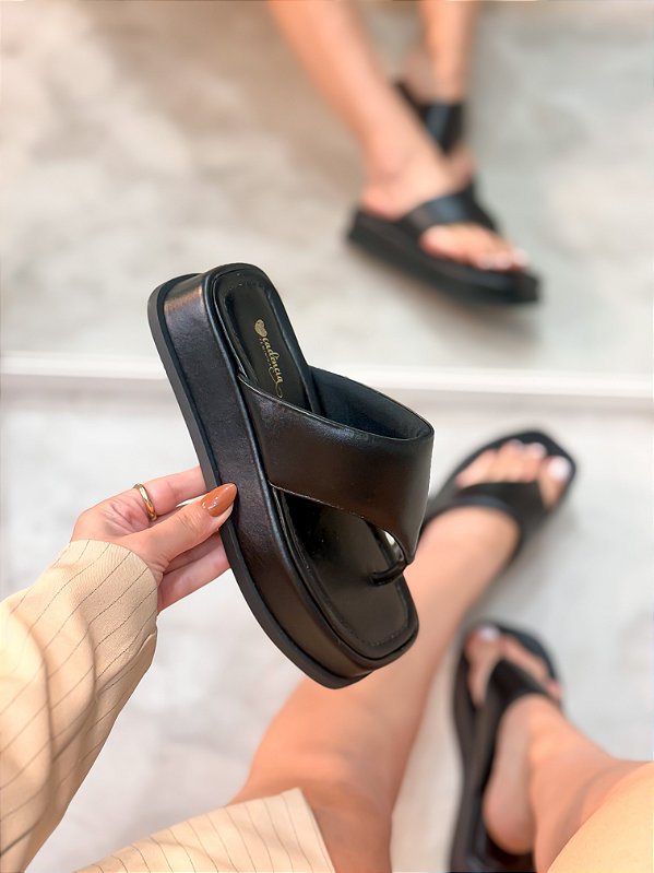 Flatform Feminina Angra Preto em Couro