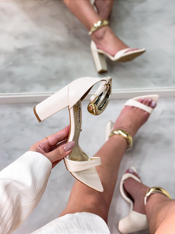 Sandália Feminina Serena Off-White Salto bloco