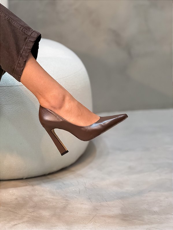 Scarpin Feminino Louise Marrom em Couro legítimo