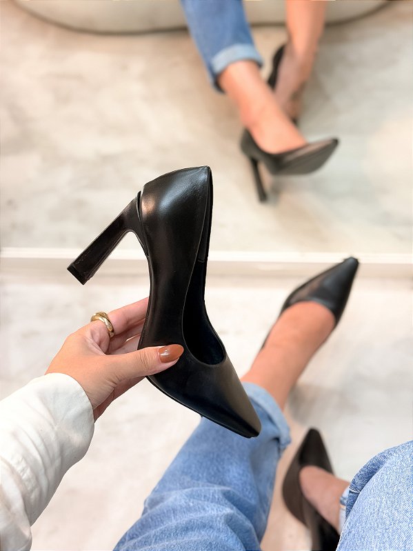 Scarpin Feminino Louise Preto em Couro legítimo