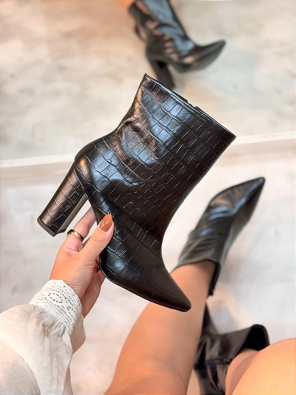 Bota Feminina Vivian Preto croco em Couro legítimo