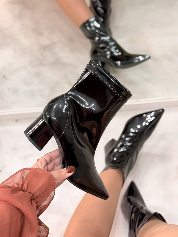 Bota Feminina Carina Strech Preta Verniz