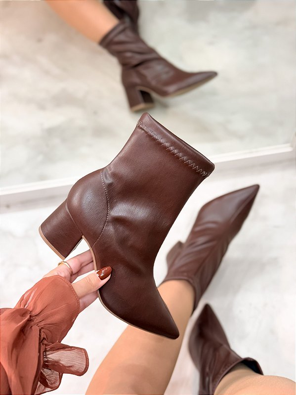 Bota Feminina Carina Strech Marrom