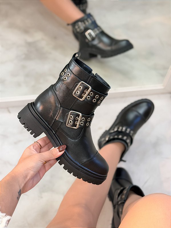 Coturno Feminino Mônica Preto em Couro legítimo