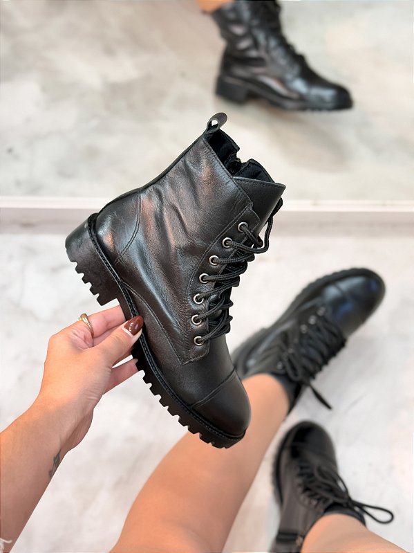 Coturno Feminino Nina Preto em Couro legítimo