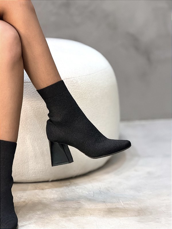 Bota Feminina Luana Preta em Meia