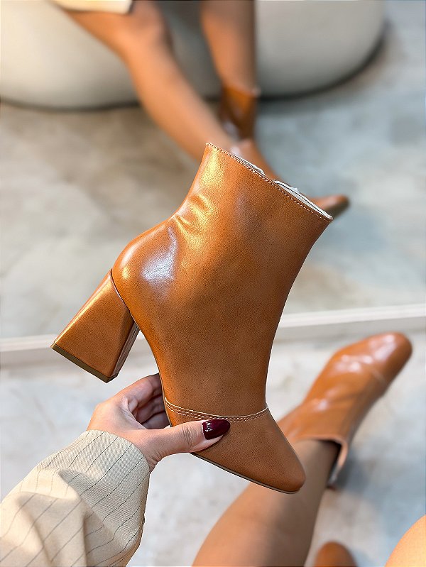 Bota Feminina Dani Caramelo Cano curto