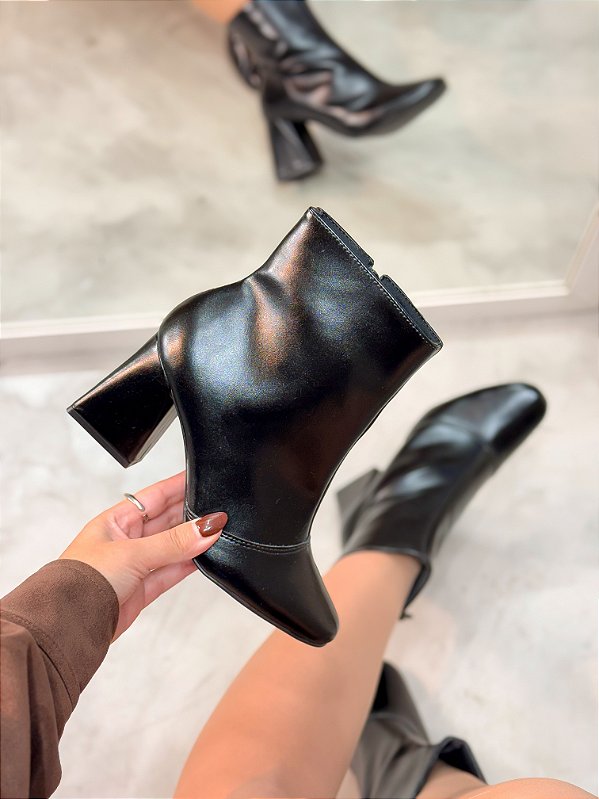 Bota Feminina Dani Preta Cano Curto