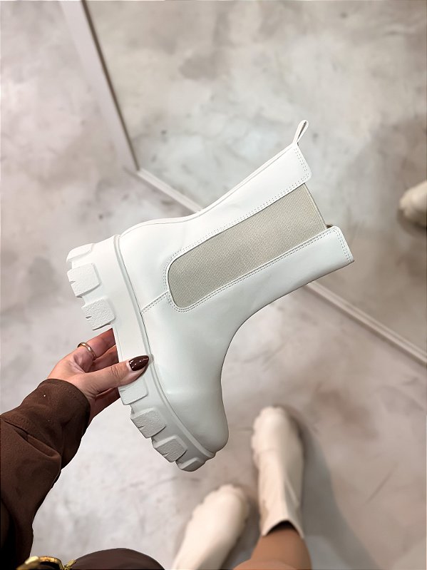 Coturno feminino Chelsea Laura Off-white
