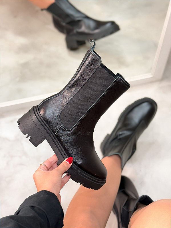 Coturno Feminino Lia Preto em Couro legítimo