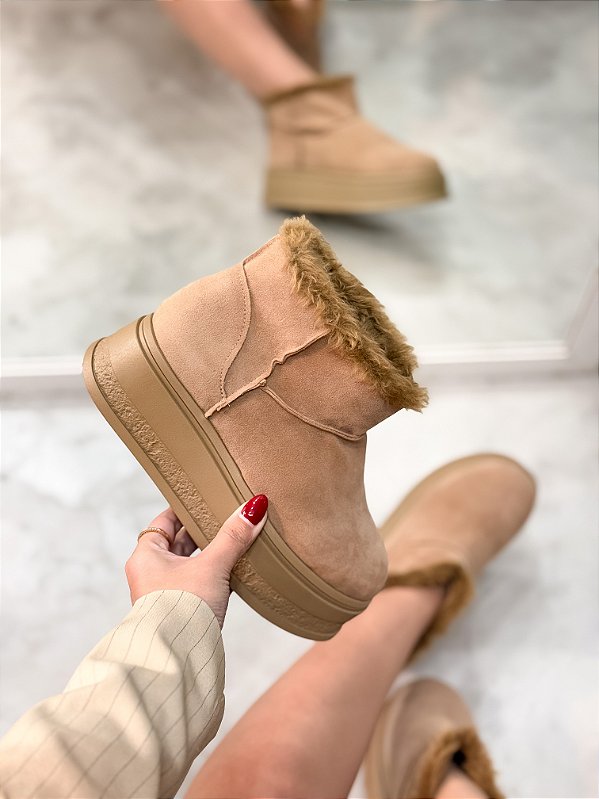 Bota de pelos Ruby Bege em Camurça