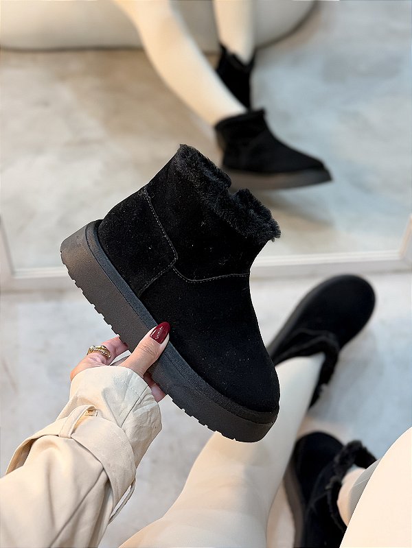 Bota de pelos Ruby Preta em Camurça