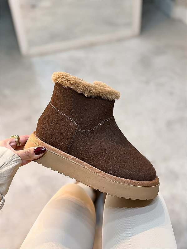 Bota de pelos Ruby Marrom em Camurça
