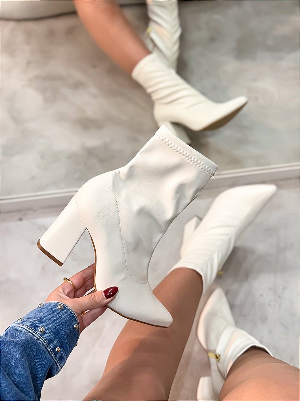 Bota Feminina em Strech Yasmin Off-white