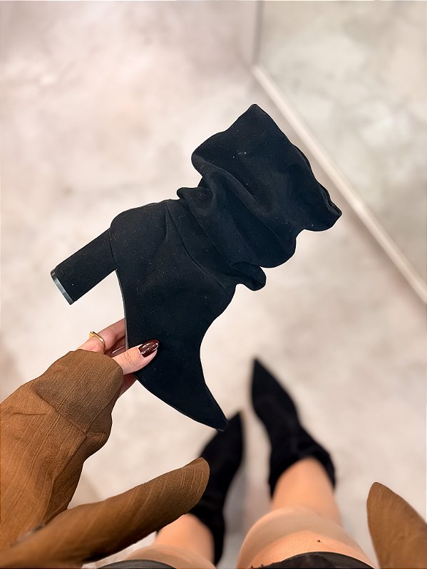 Bota Feminina Fran Slouch Preta camurça