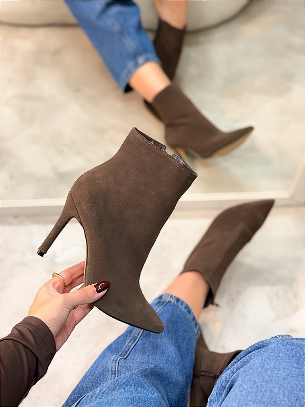 Bota Feminina Perla Marrom Camurça couro Salto fino