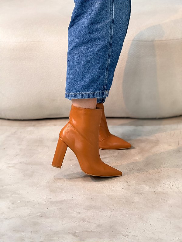Bota Feminina Perla Caramelo Salto Bloco