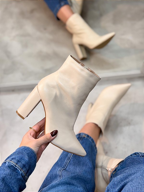 Bota Feminina Perla Off-white Salto Bloco
