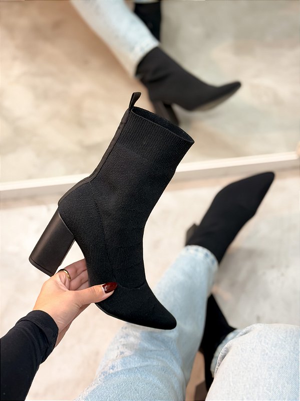 Bota Feminina Lore Preta em meia Tricô