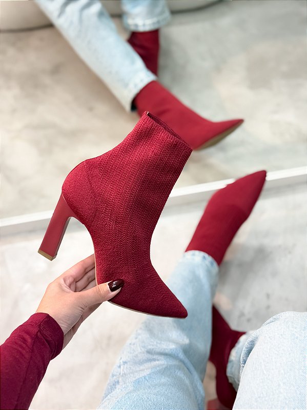 Bota Feminina Ivy Vinho em Meia