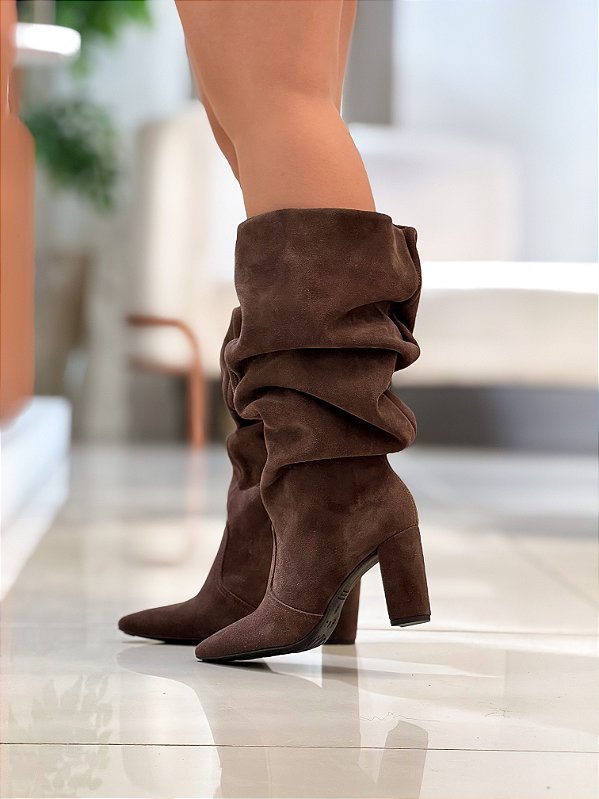 Bota Feminina Siena Slouch Marrom camurça em Couro legítimo