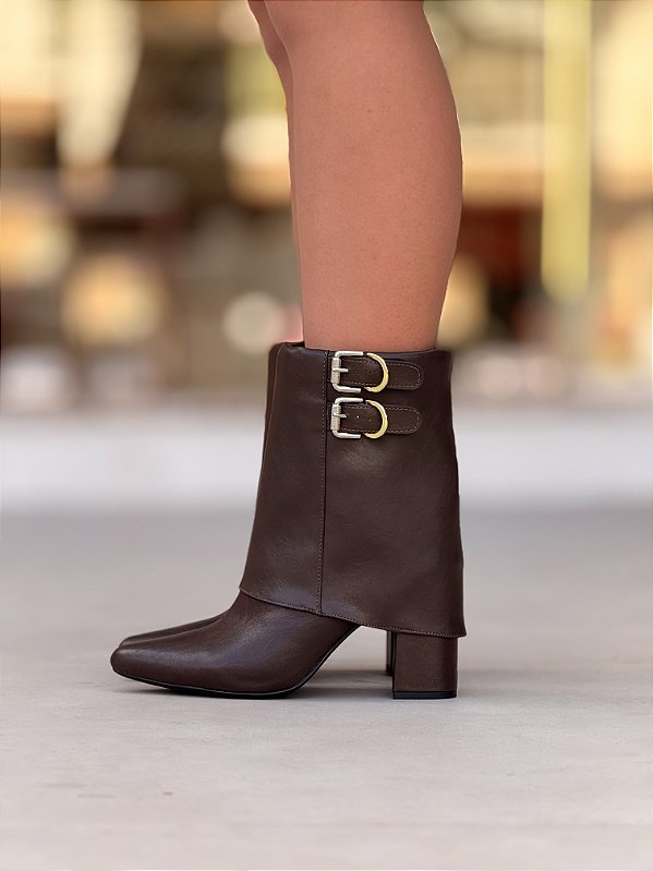 Bota Feminina Capa Lola Marrom Cano Curto