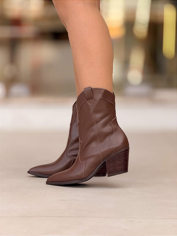 Bota Feminina Western Belize Marrom Cano Curto em Couro Legítimo