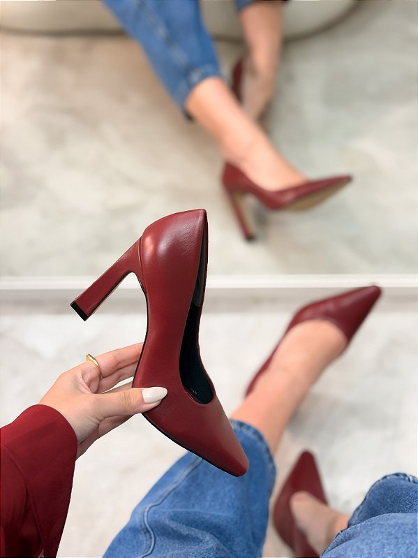 Scarpin Feminino Louise Vinho em Couro legítimo