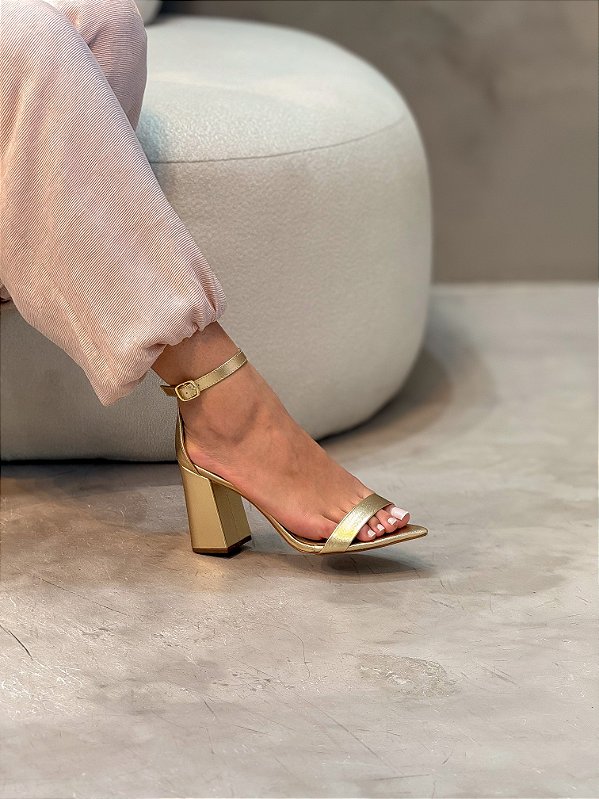 Sandália Feminina Anita Dourada em Couro Salto alto