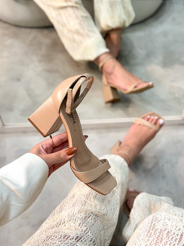 Sandália Feminina Pietra Nude em Couro legítimo