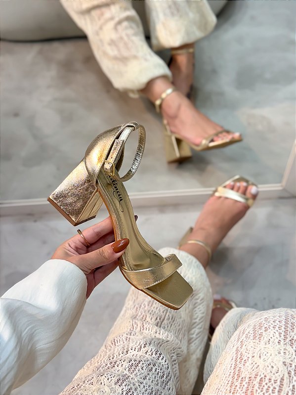 Sandália Feminina Pietra Ouro Light em Couro legítimo