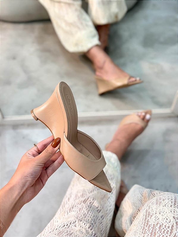 Tamanco Geórgia Nude em Couro legítimo