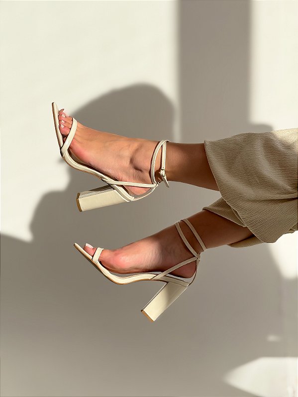 Sandália Leticia Off-white Salto bloco