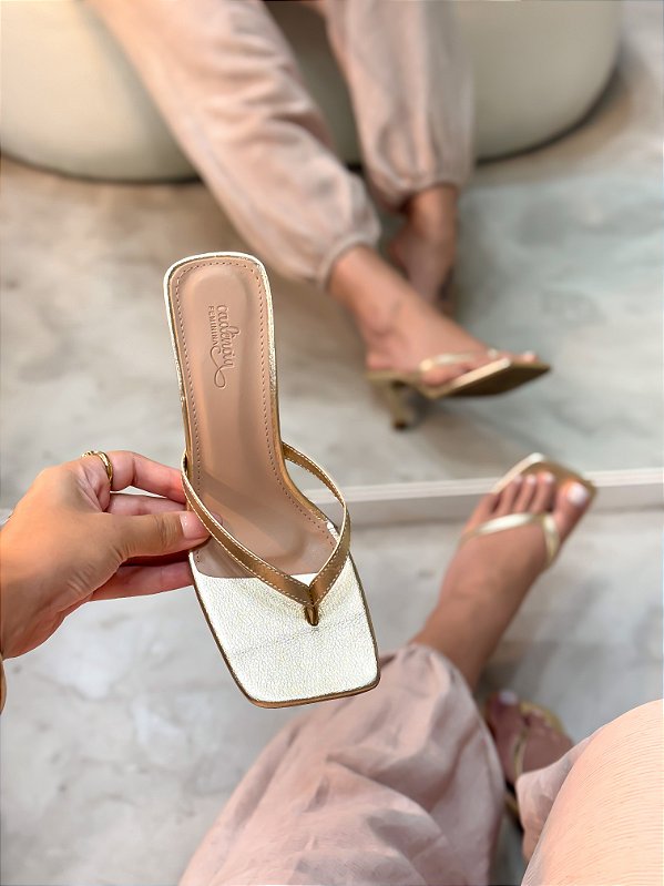 Tamanco Flip Flop Kandi Ouro em Couro legítimo