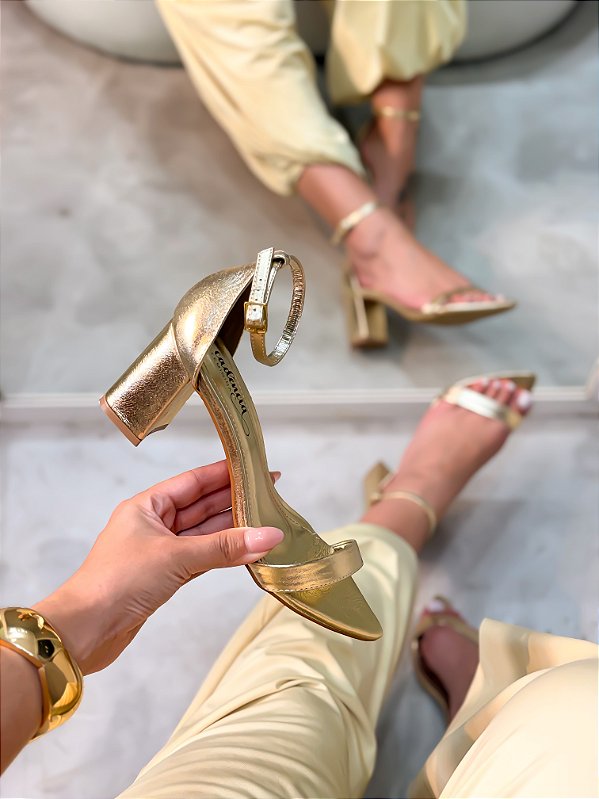 Sandália Lola Ouro light em Couro legítimo Salto baixo