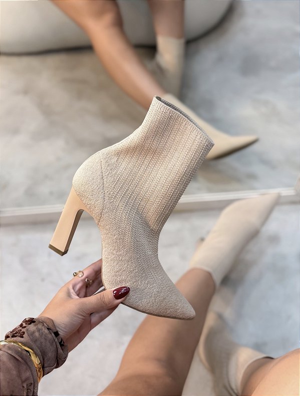Bota Feminina Ivy Nude em Meia