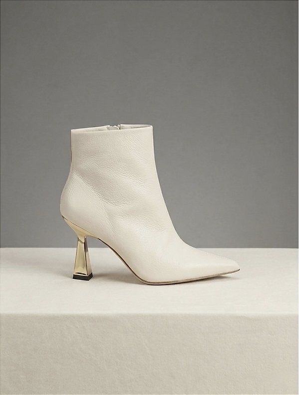 Bota Feminina Samanta Off-white com Salto dourado
