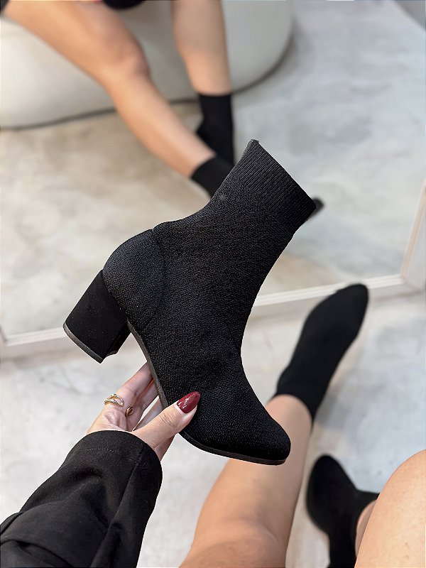 Bota feminina Isadora Preta em meia Tricô