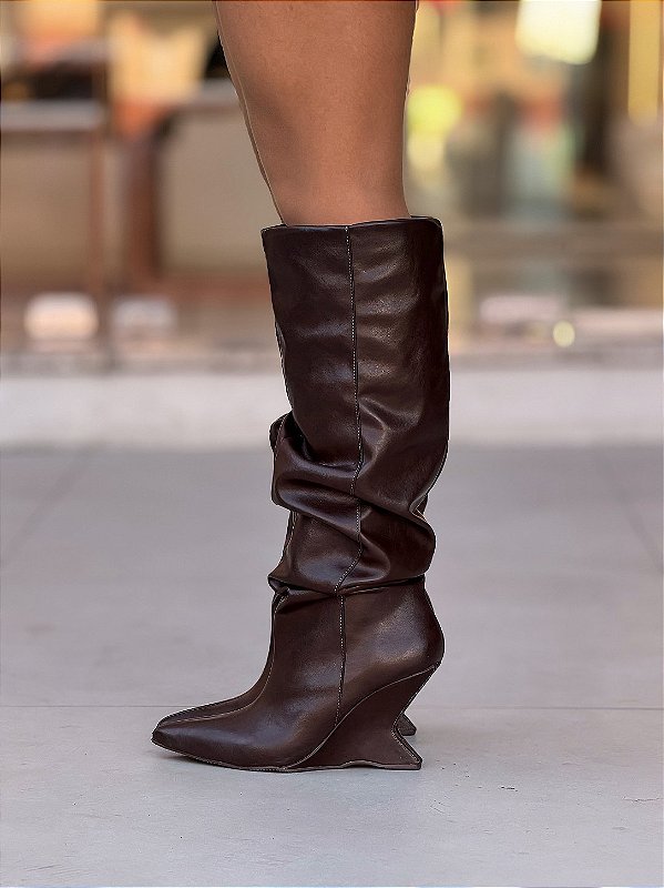 Bota Slouch Taylor Cano alto Marrom