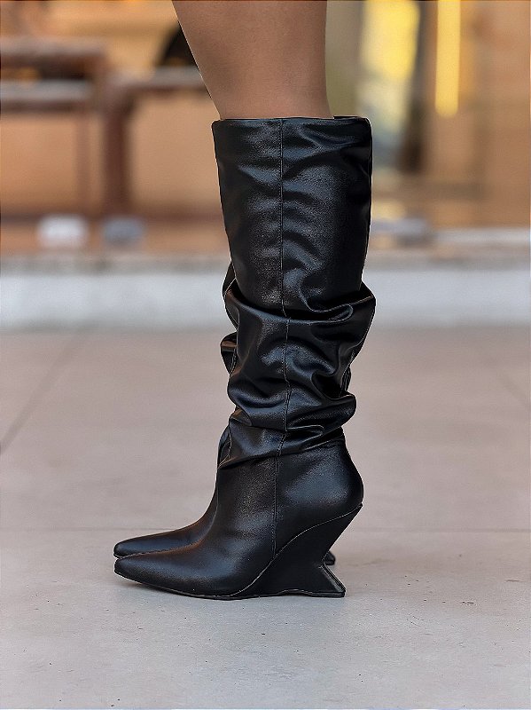 Bota Slouch Taylor Cano alto Preta