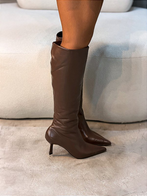 Bota Feminina Amélia Marrom Cano longo em couro legítimo