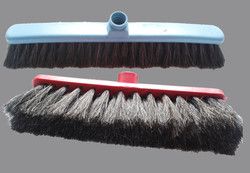 VASSOURA CRINA  ANIMAL BASE PLASTICA 30 CM