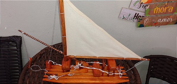 Barquinho de madeira