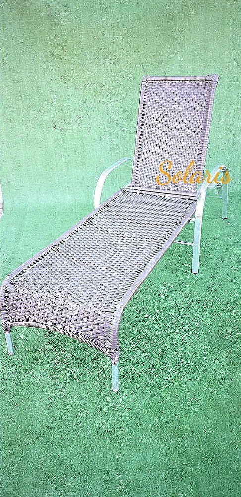 Espreguiçadeira básica em fibra sintética