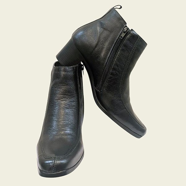 BOTA COURO CANO CURTO JULIANA