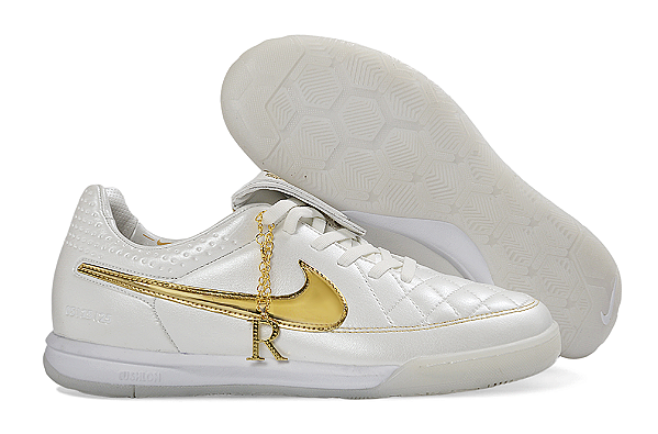 Nike Tiempo R10